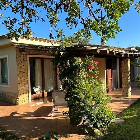 Martina A Villasimius, 150 Mt Dalla Spiaggia Di Porto Giunco, Con Ampio Giardino * Villasimius