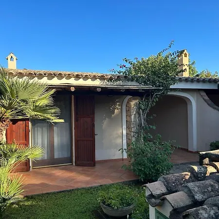 Martina A Villasimius, 150 Mt Dalla Spiaggia Di Porto Giunco, Con Ampio Giardino * Villasimius