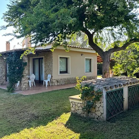 Martina A Villasimius, 150 Mt Dalla Spiaggia Di Porto Giunco, Con Ampio Giardino